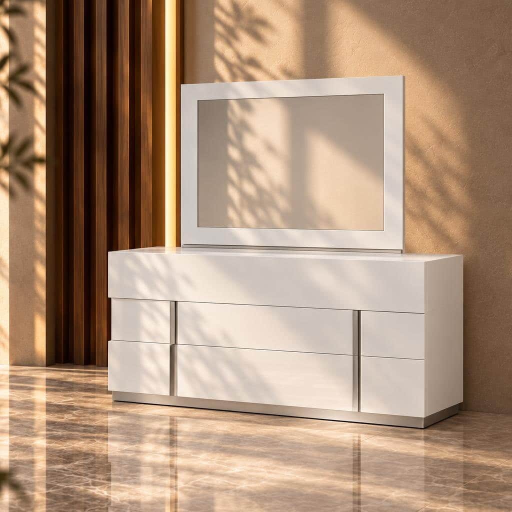 Bedroom set furniture finish and room styling view - image 62051